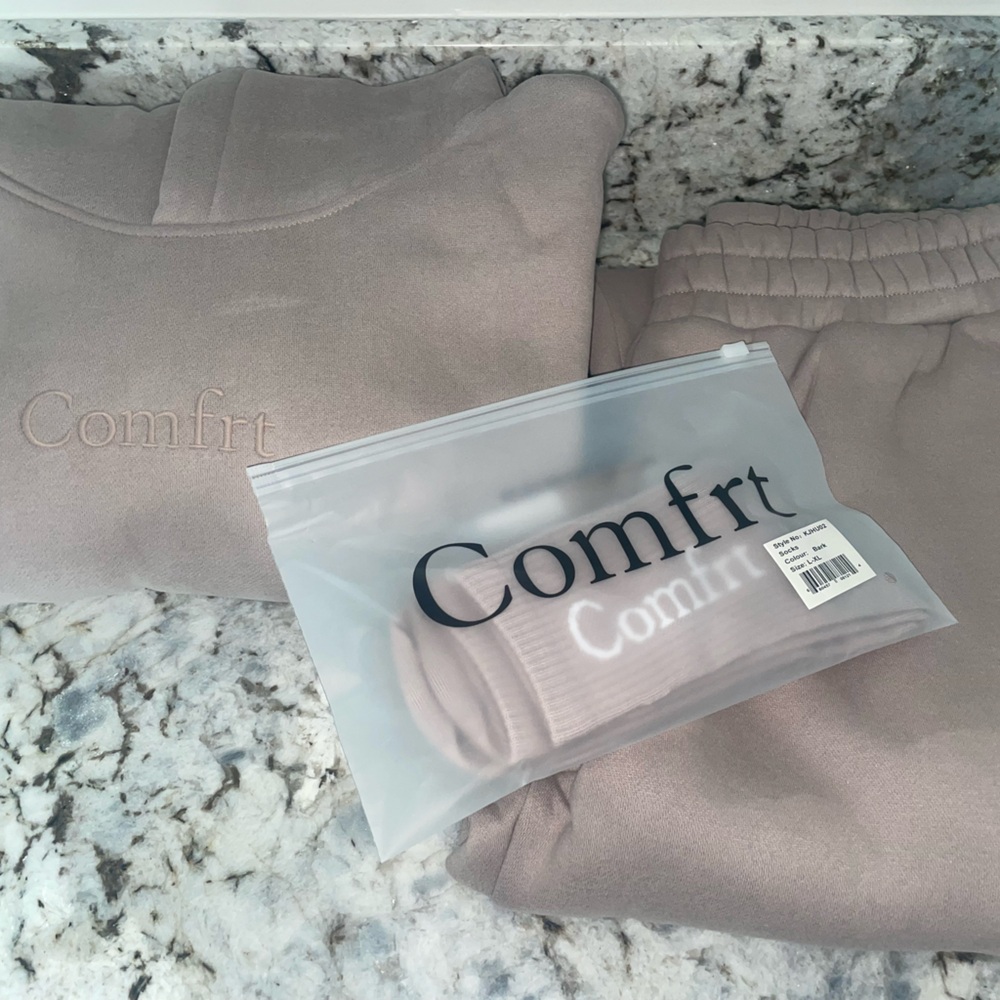 Comfrt Signature Fit Hoodie Sweatpants Socks Set Bark Mauve color